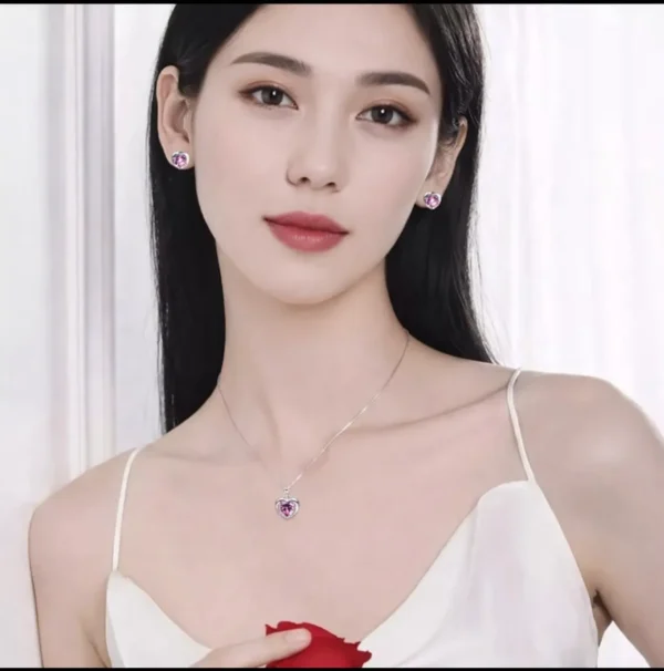 WhatsApp Image 2026-02-11 at 4.59.29 PM Collar Y Aretes Dije Corazón Cristal Mujer, material Plata.