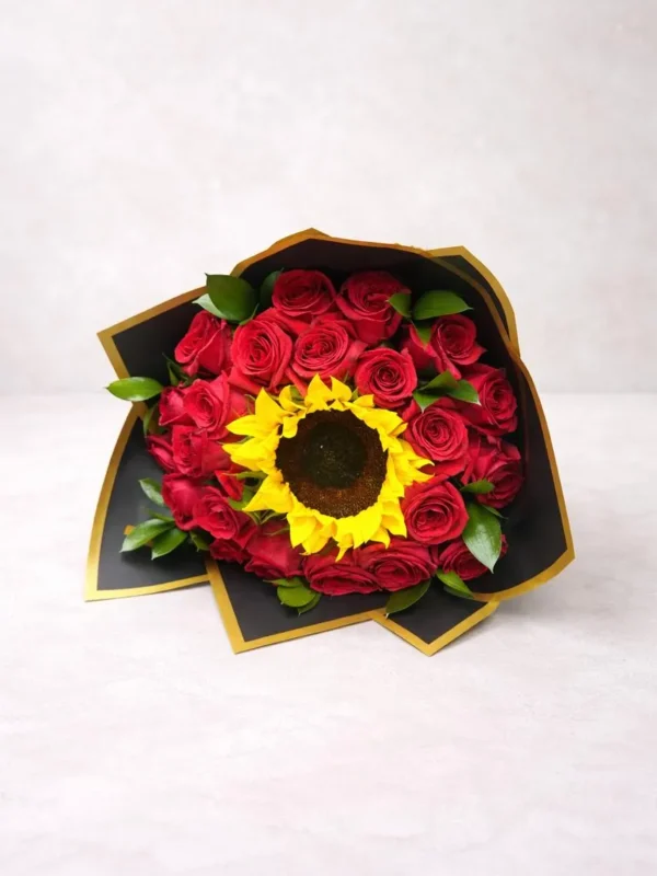 Nuestro amor (24 rosas y 1 girasol)
