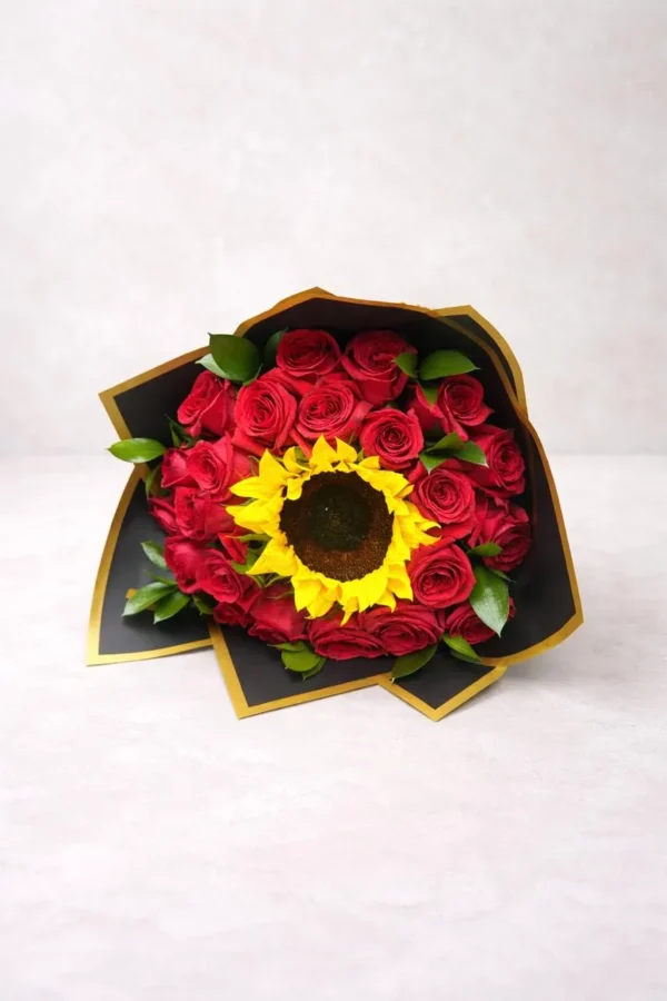 Nuestro amor (24 rosas y 1 girasol)
