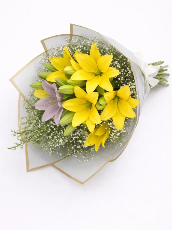 Ramo de 9 lilis amarillas y 1 lili rosa