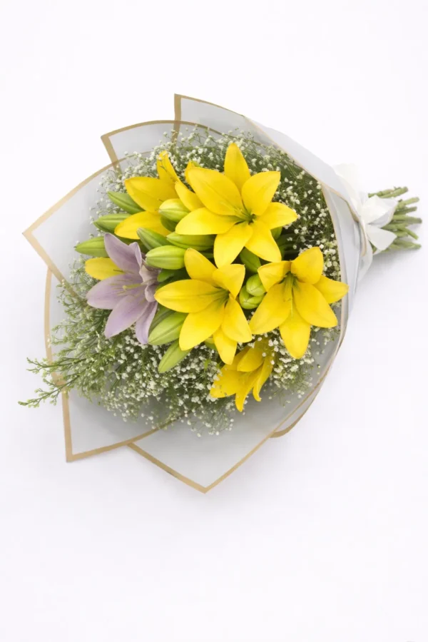 ChatGPT Image 19 mar 2026, 14_08_00 Ramo de 9 lilis amarillas y 1 lili rosa