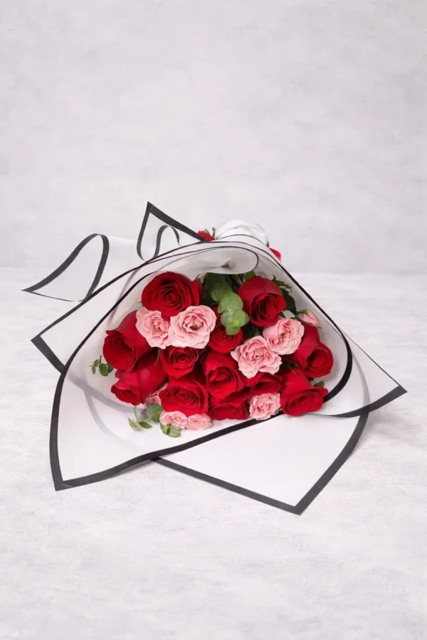 WhatsApp Image 2026-03-04 at 12.56.33 PM Pasión y amor (12 rosas y 5 mini rosas)