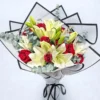 WhatsApp Image 2026-03-06 at 8.34.28 AM (1) Ramo de Lilis blancas con rosas rojas