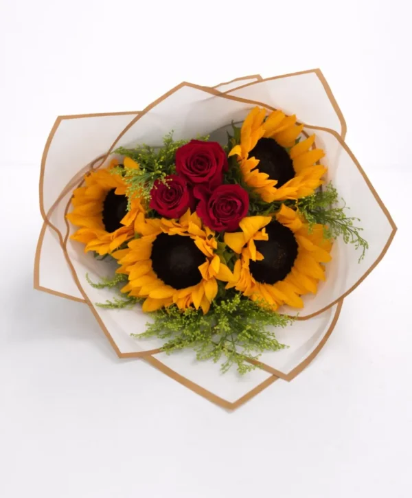 WhatsApp Image 2026-03-19 at 12.10.38 PM Ramo de 4 girasoles y 3 rosas rojas