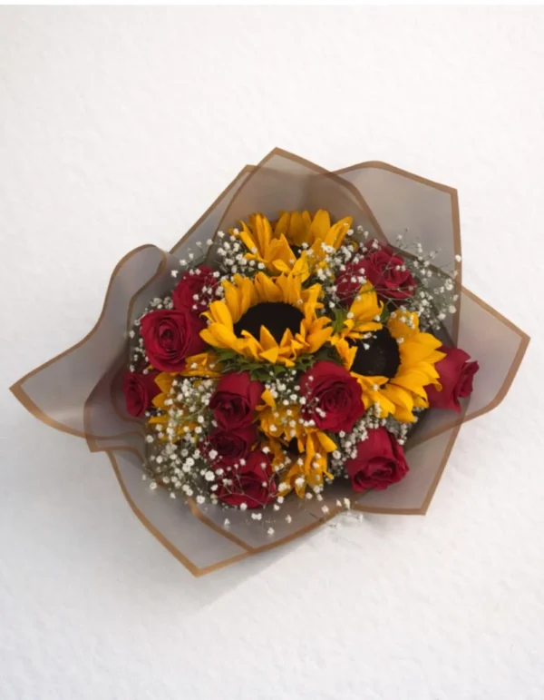 Ramo de 10 rosas rojas y 5 girasoles