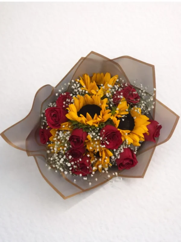 Ramo de 10 rosas rojas y 5 girasoles