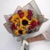 Ramo de 10 rosas rojas y 5 girasoles